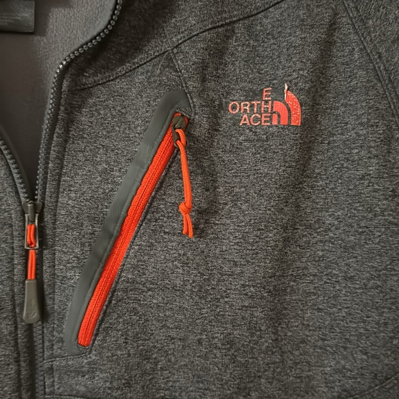 Men's Gray and Red The North Face Jacket - Picture 3 of 8